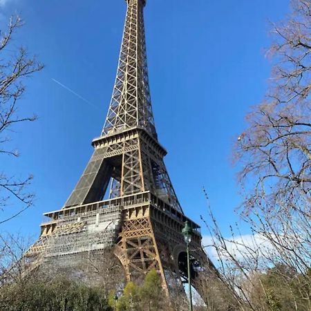 Small Studio Near Eiffel Tower Paris Bagian luar foto