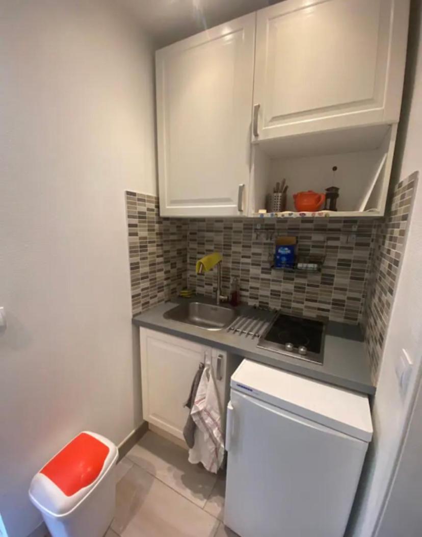 Small Studio Near Eiffel Tower Paris Bagian luar foto