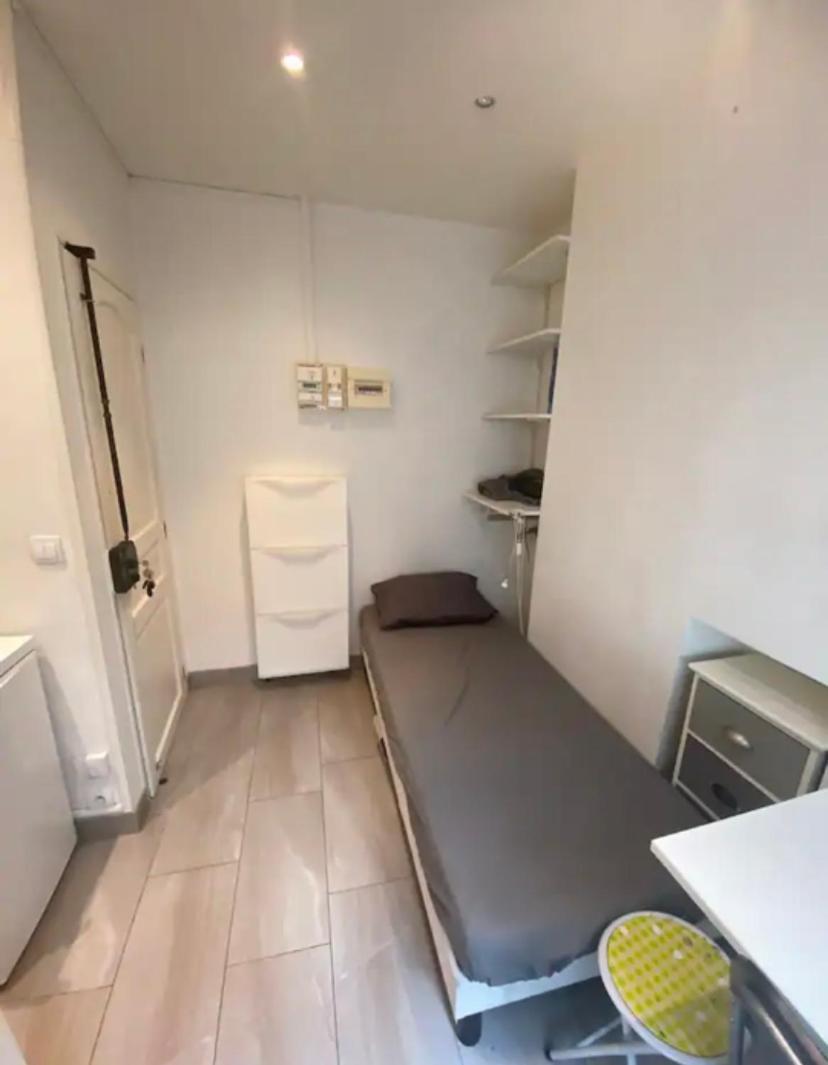 Small Studio Near Eiffel Tower Paris Bagian luar foto